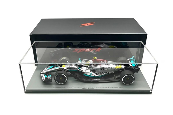 Spark Model Mercedes GP Lewis Hamilton 300GP.