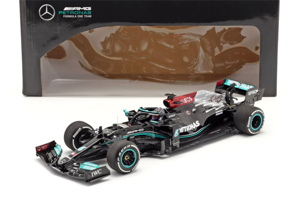 MINICHAMPS Model Lewis Hamilton AMG Mercedes W12