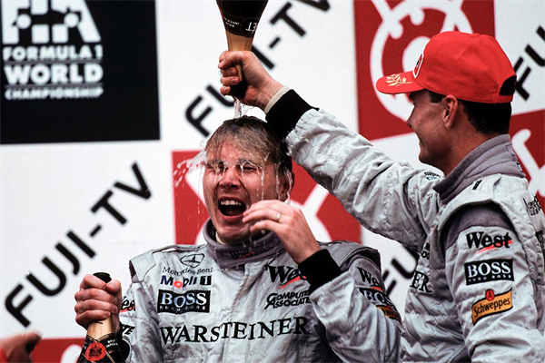 Mini helma Mika Häkkinen majster sveta 1999. 1:2